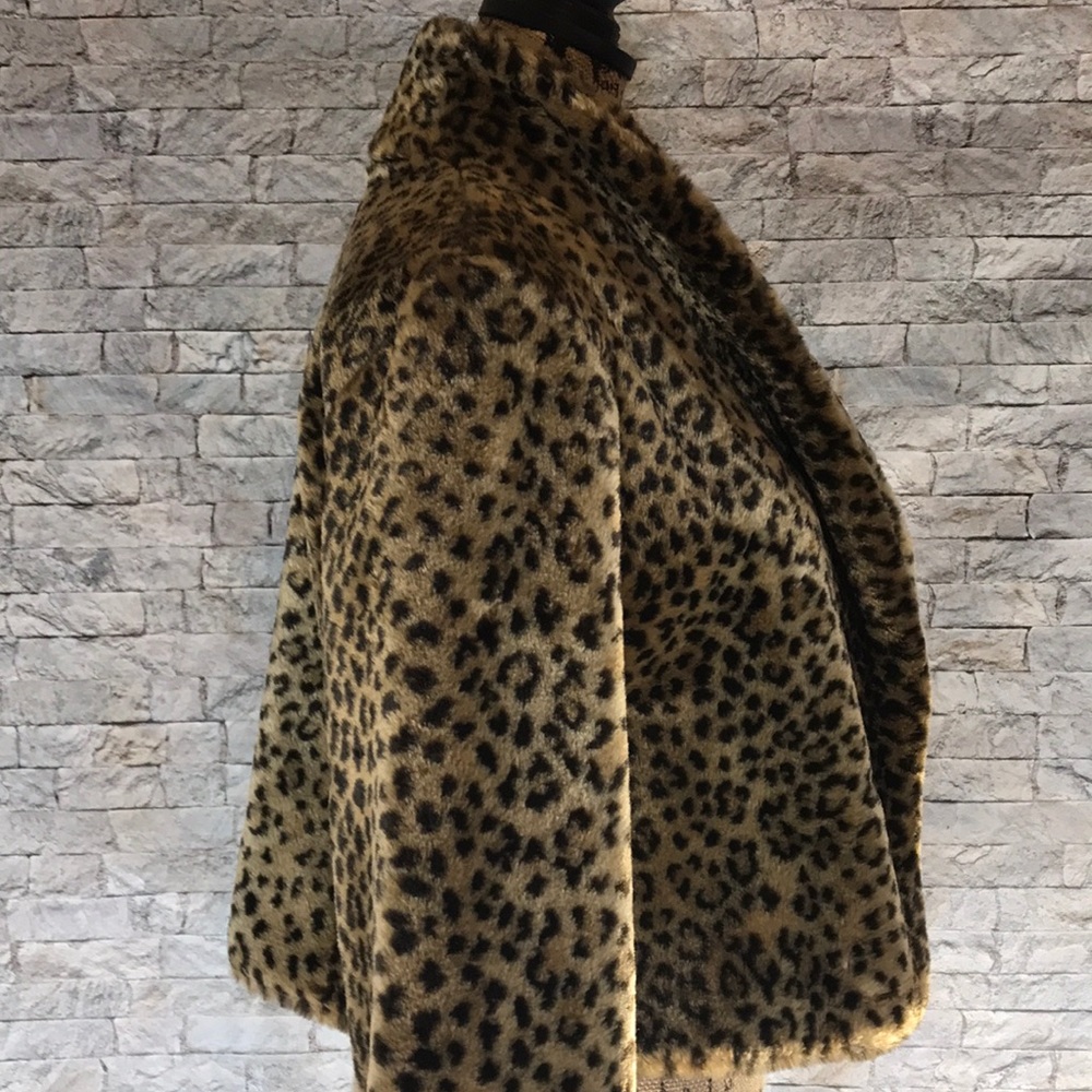 VIA | Faux Short Waisted Leopard Jacket | Small - Picture 5 of 5
